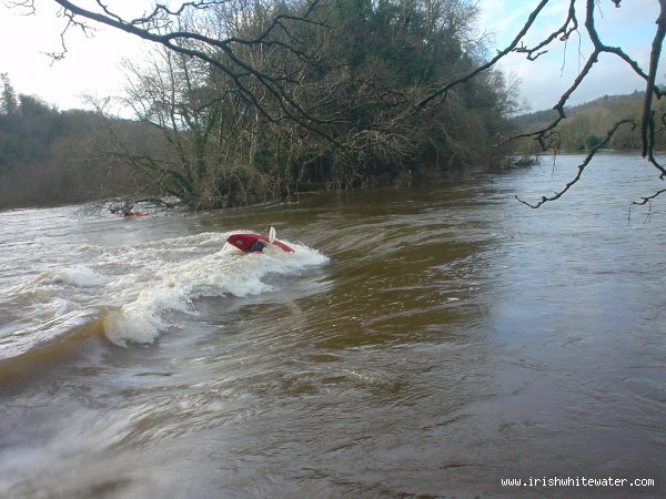  Owennashad River - willy mccarthy on the mid river foam pile on blackwater play wave