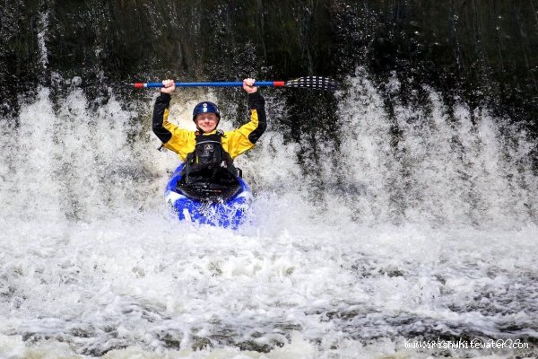  Liffey River - http://www.flickr.com/photos/alituv/sets/72157617952125780/