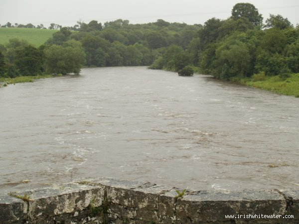  Boyne River - R. Boyne downstream at Heritage walk bridge..