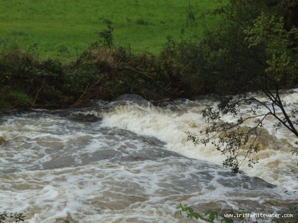  Ilen River - ledge drop block in centre covered HW