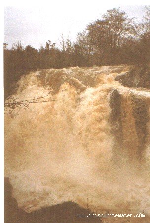  Owengar River - owngar main drop in flood