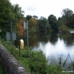 Photo of the Nore river in County Kilkenny Ireland. Pictures of Irish whitewater kayaking and canoeing. Bleach road get on , tight for space. Photo by Adrian