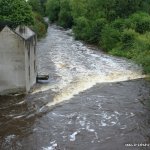 Photo of the Blackwater/Boyne river in County Meath Ireland. Pictures of Irish whitewater kayaking and canoeing. Blackwater/Boyne in Mega High Water-Weir below 1st bridge. Photo by Paul S