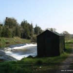 Photo of the Boyne river in County Meath Ireland. Pictures of Irish whitewater kayaking and canoeing. Ardmulchan Weir. Photo by Bas