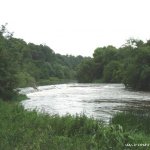 Photo of the Boyne river in County Meath Ireland. Pictures of Irish whitewater kayaking and canoeing. Carrickexter. A weir Medium Water. Photo by Bas