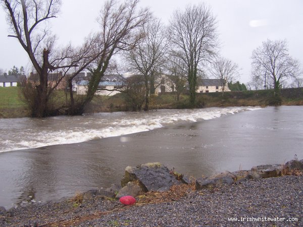  Kings River River - This is the first weir at the get on with almost highish water