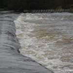 Photo of the Boyne river in County Meath Ireland. Pictures of Irish whitewater kayaking and canoeing. Diagonal Ramparts Weir: Navan. High Water. Photo by Bas