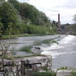 Photo of the Boyne river in County Meath Ireland. Pictures of Irish whitewater kayaking and canoeing. Slane Bridge Weir. Photo by Bas